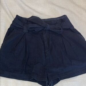 Free People High-Waist Black Shorts w/ tie waist belt. Size 0